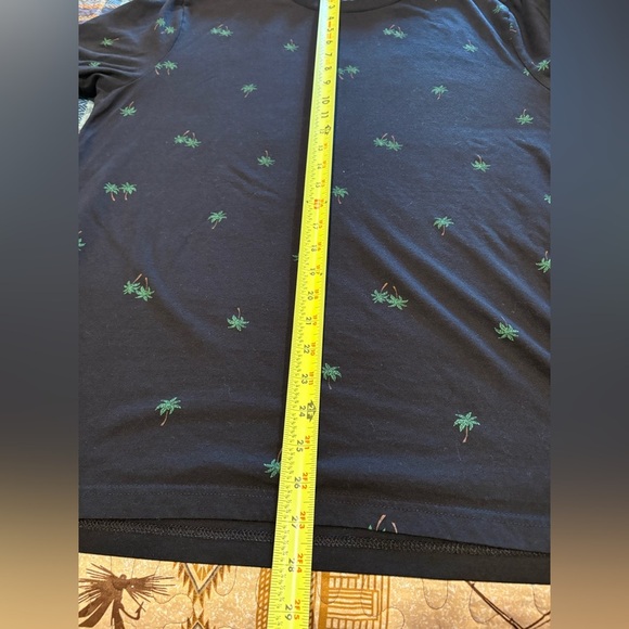 Old Navy navy blue T-shirt with green palm trees - Picture 6 of 7